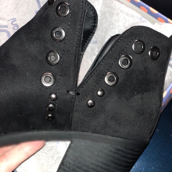 Cut-out side booties - Picture 6 of 8